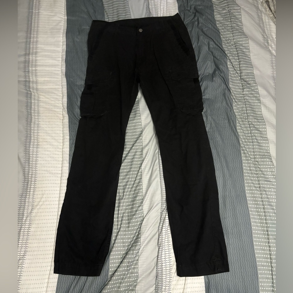 Black Levi’s Cargo pants